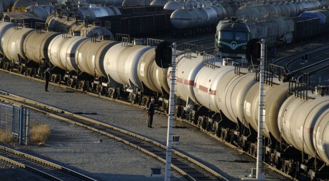 Україна імпортує нафти менше, але дорожче