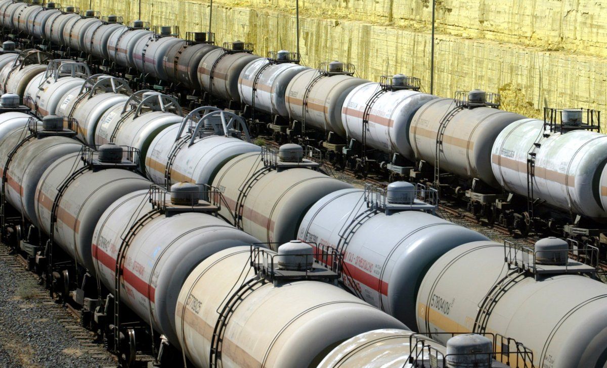 Білорусь зупинила експорт світлих нафтопродуктів до України