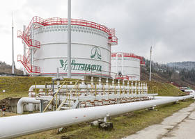 Ukraine suspends transit of Russian oil to Europe