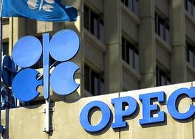ОПЕК + в серпні скоротив видобуток нафти за планом