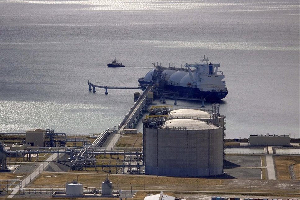U.S. gas exporters rush to sell LNG to China
