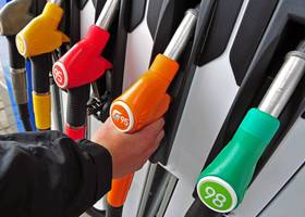 У Кабміні обіцяють захистити ціни на бензин