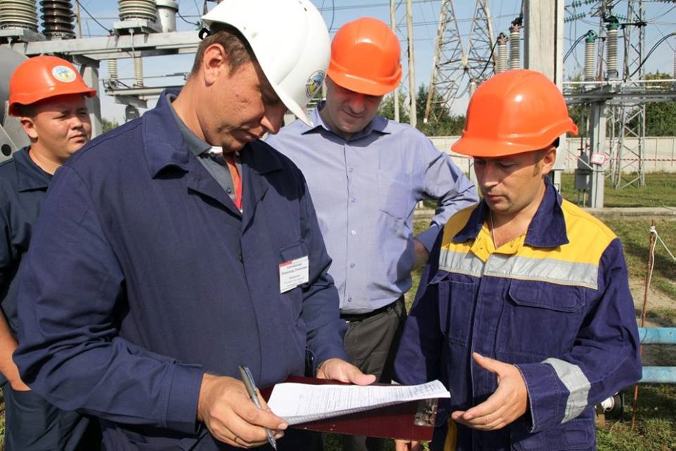 Регулятор пропонує підвищити зарплати українським електроенергетикам на 10%