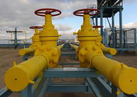 Україна скорочує доходи від транзиту російських енергоносіїв