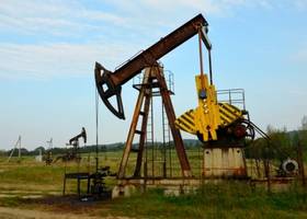 Уряд пропонує зробити видобуток нафти дорожчим