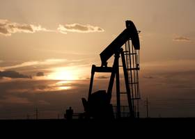 Попит на нафту ризикує показати найбільше падіння в історії – Bloomberg