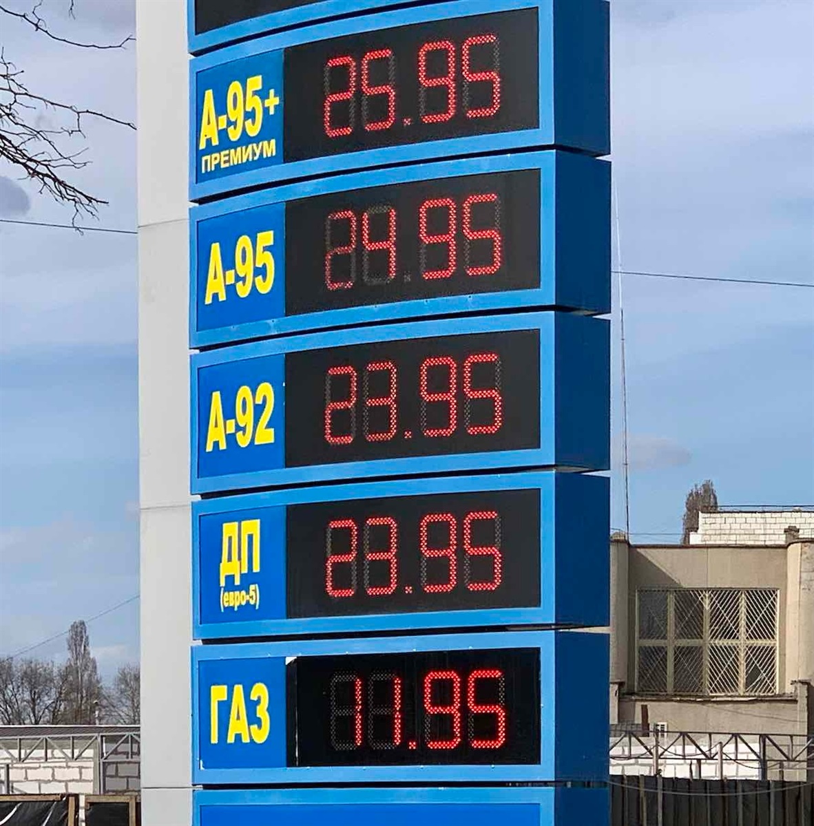 НБУ: Ціни на бензин можуть знизитися на 10-15%