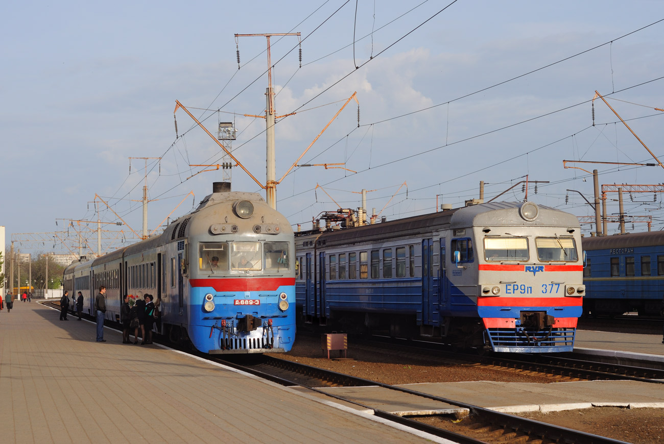 Укрзалізниця оголосила закупівлю 12 тисяч тонн дизеля
