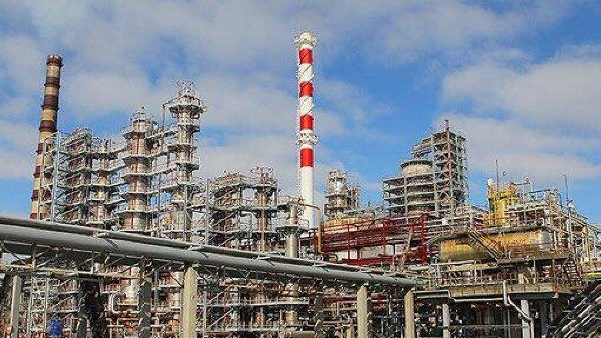 Працівники НПЗ Нафтан загрожують зупинити завод