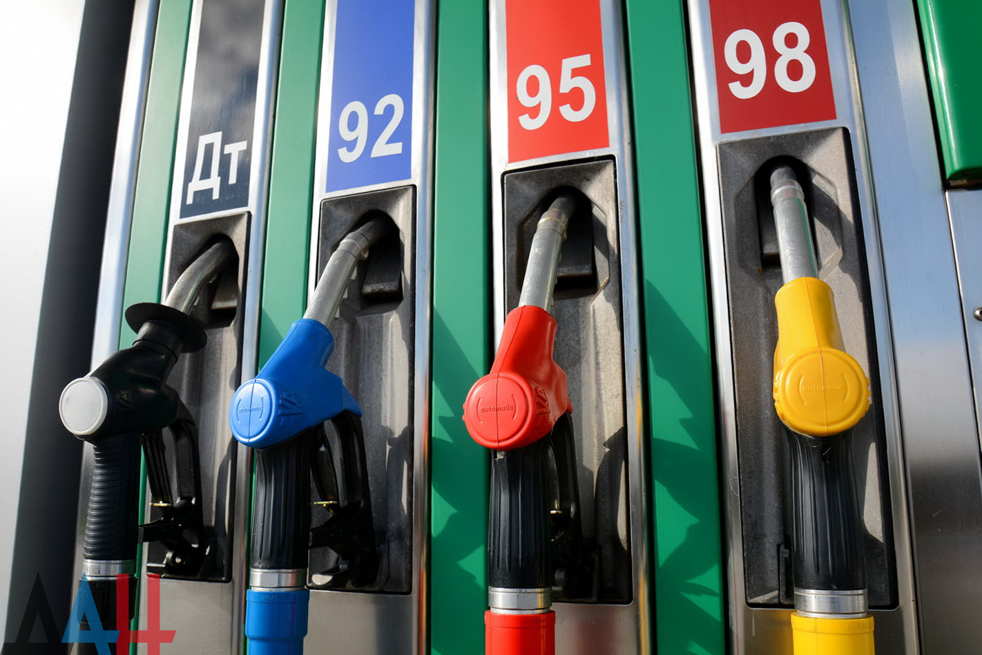 За рік в Україні здешевшали усі види моторного пального, окрім скрапленого газу
