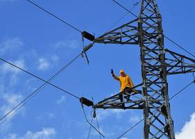 Держенергонагляд хоче змінити застарілі правила охорони електричних мереж

