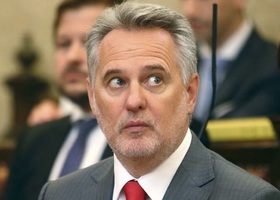 Зеленський ввів санкції проти власника найбільшої в Україні мережі облгазів