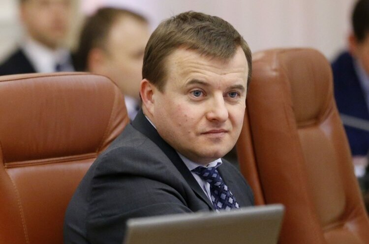 СБУ вручила підозру ексміністру енергетики України