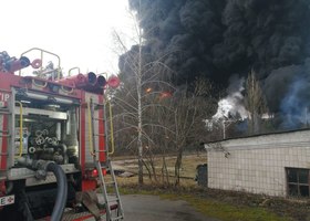 Нафтобаза у Чернігові потрапила під обстріл