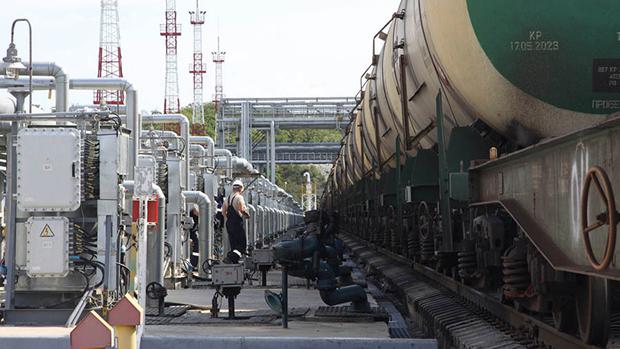 Литовська залізниця почала перевезення нафтопродуктів для України