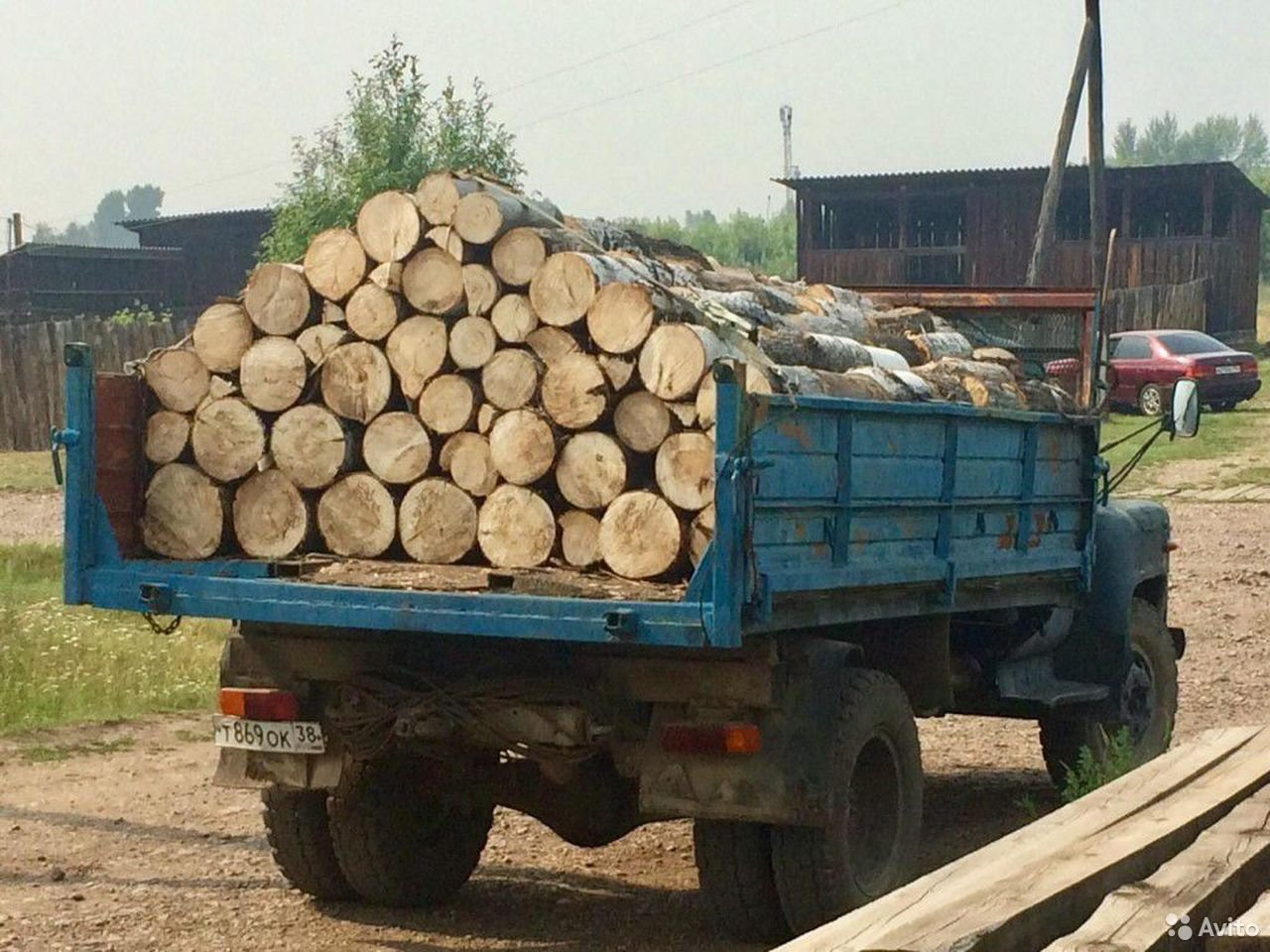 Сім прифронтових областей в Україні отримують безкоштовні дрова