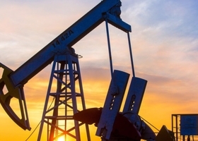 Фактична ціна реалізації нафти в Україні у листопаді знизилась на 4,4%