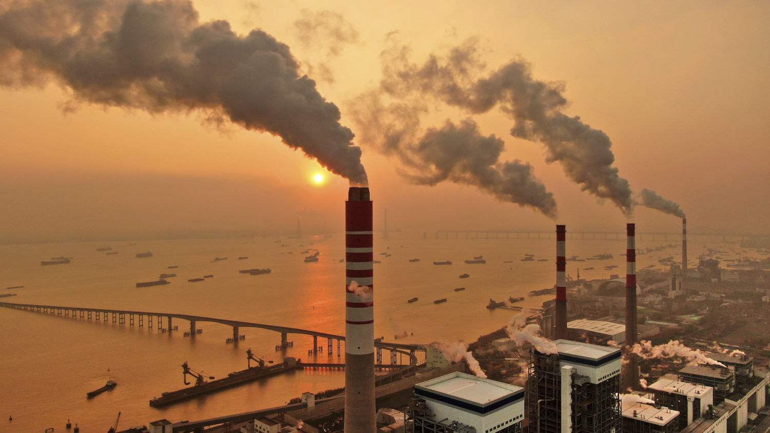 Китай нарощує кількість вугільних електростанцій