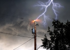 Грозовий шторм пошкодив лінії електропередачі у пяти областях – Міненерго