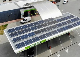 Мережа ОККО побудувала на своїх заправках 100 сонячних електростанцій