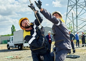 Споживачі у восьми областях країни залишалися без світла через негоду