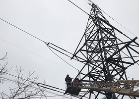 Енергетики на Донеччині за добу повернули світло в 30 населених пунктів
