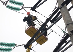 Енергетики відновили електропостачання майже 28 тисячам абонентів