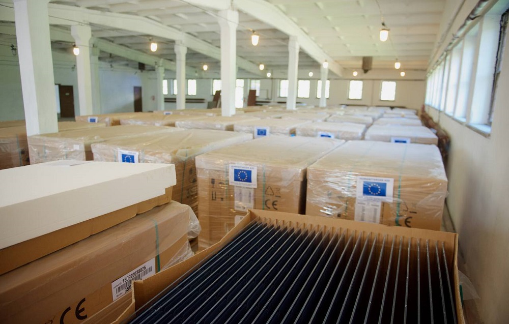 Україна отримала понад 5,8 тис. сонячних панелей Enel для лікарень