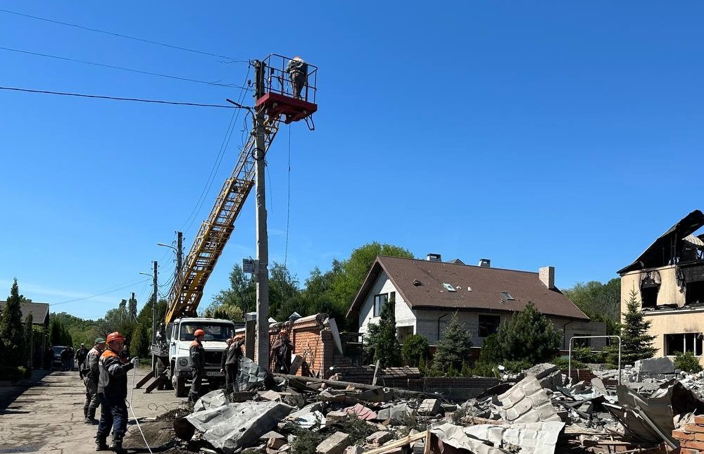 Понад 12 тисяч споживачів у 4 областях знеструмлені через ворожі обстріли