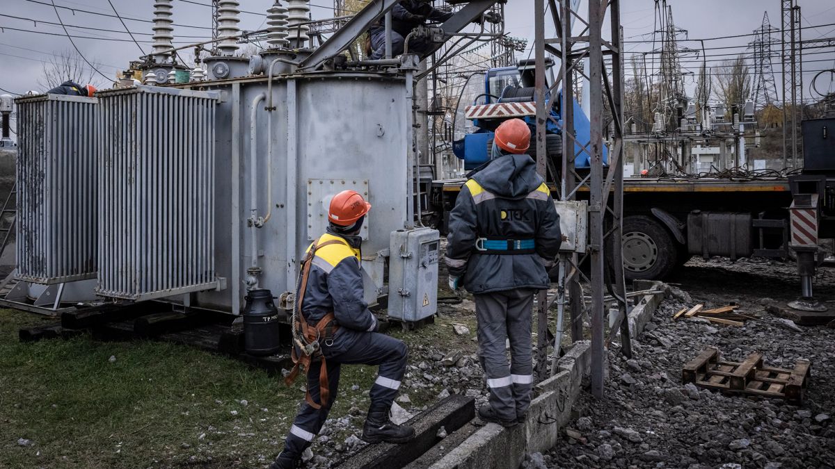 Понад 10 тисяч споживачів опинилися без світла 30 вересня через атаки РФ