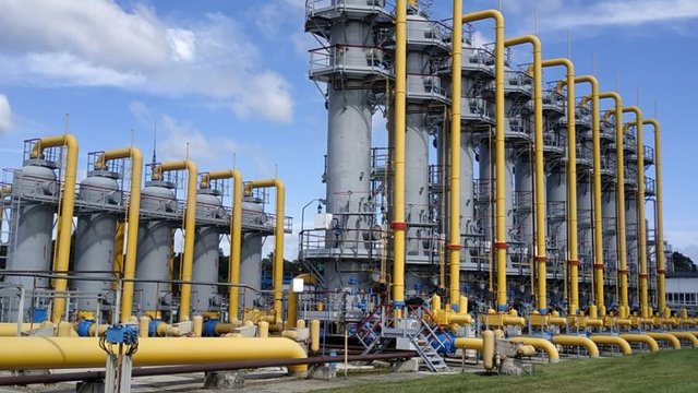 How many gas reserves does Ukraine have?