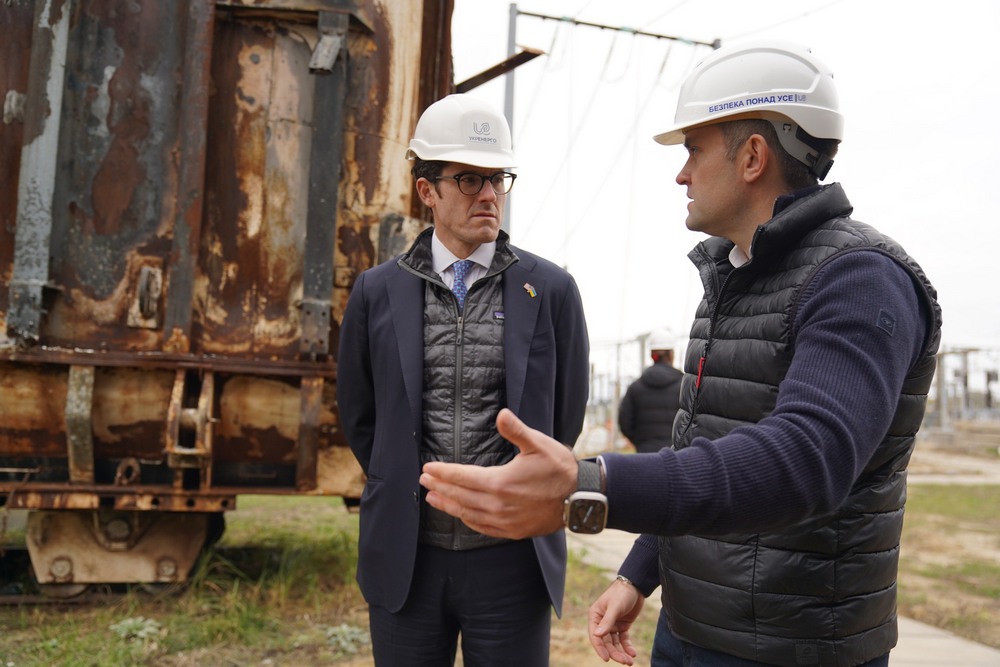 Ukrenergo showed US government officials how it protects substations