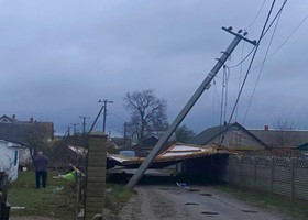 Жителі понад 180 населених пунктів залишилися без світла через негоду