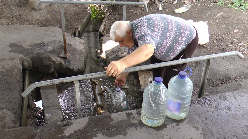 На тимчасово окупованій частині Донеччини воду подають лише раз на 2-3 доби