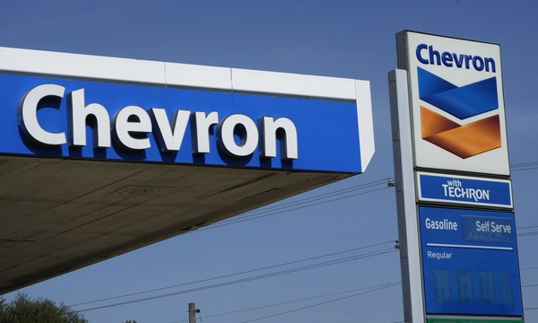 Битва титанів. Chevron перемагає Exxon в перегонах за активами