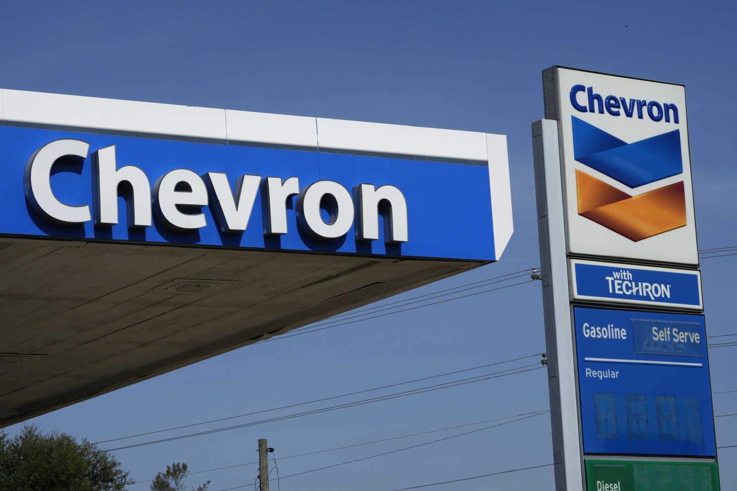 Битва титанів. Chevron перемагає Exxon в перегонах за активами